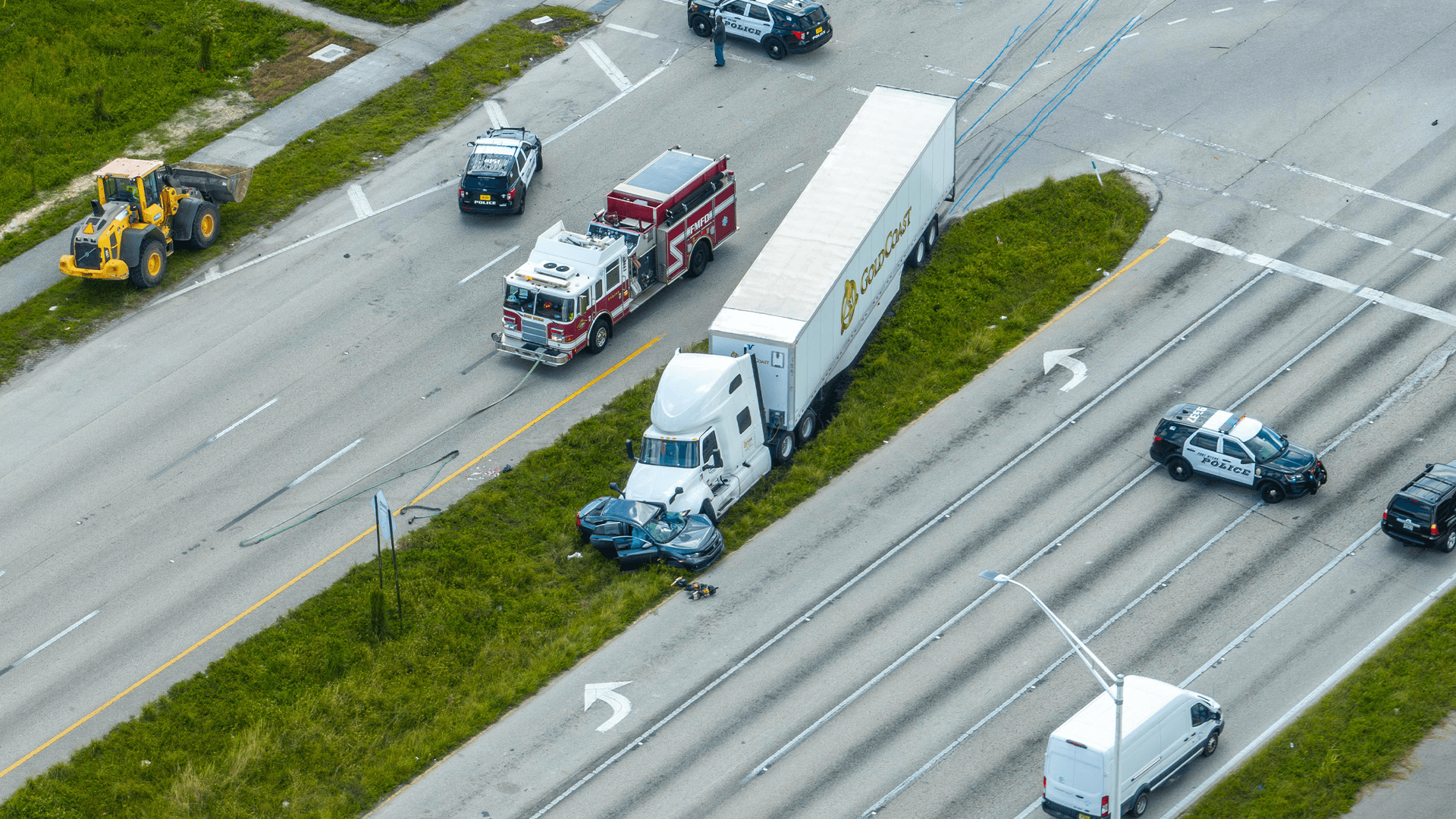 At least 1 dead after major crash in Fort Myers