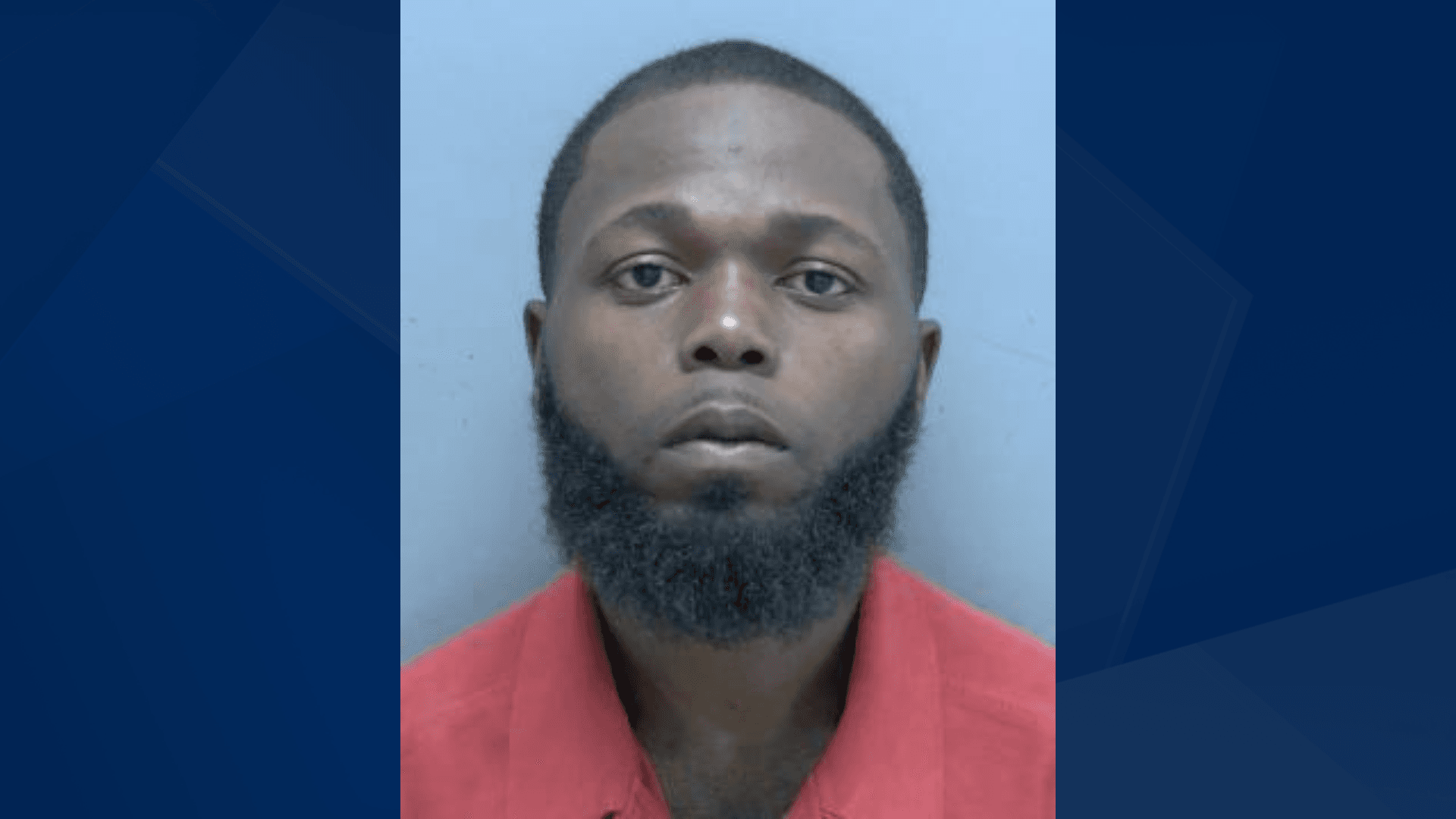 Police searching for convicted felon, accused of cutting off ankle monitor